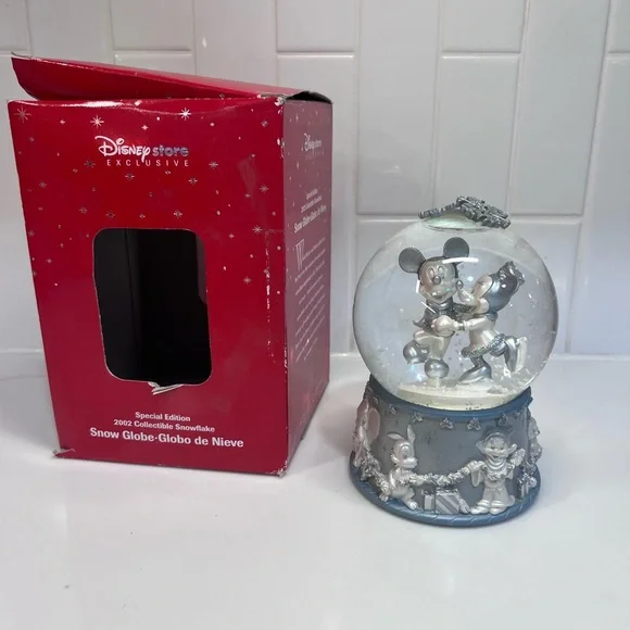 Snow Globe Mickey And Minnie Mouse Dancing Ice Skating Silver 2002 - Picture 2 of 3